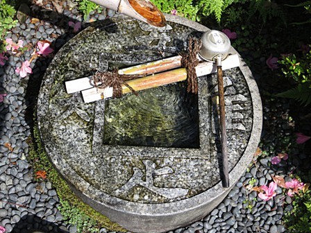 瑠璃光寺の手水鉢